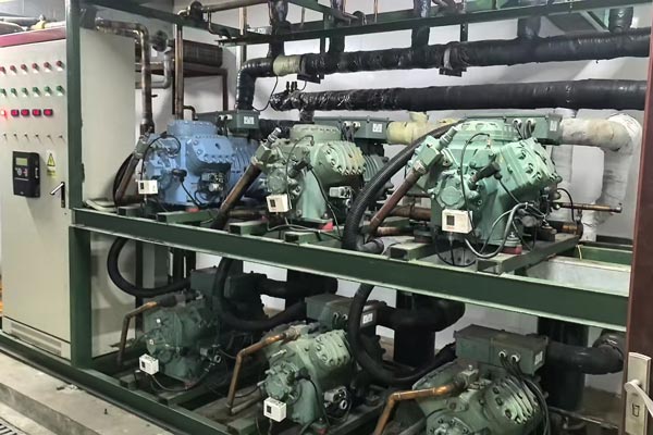 安徽民航藍天旅行服務有限公司冷庫外機機組安裝工程